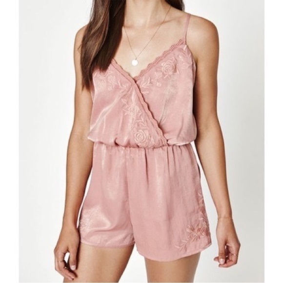 Kendall & Kylie Size Small Blue Pink Embroidered Lace Romper - Picture 1 of 8